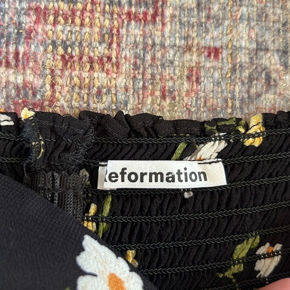 Reformation Grove top in black piazza size 4 - Picture 3 of 6